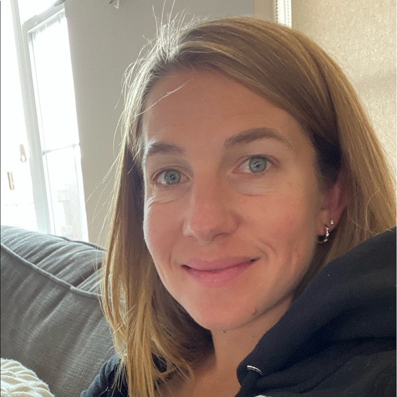 Profile Picture of Danielle Fixen (@drfixen) on Poshmark