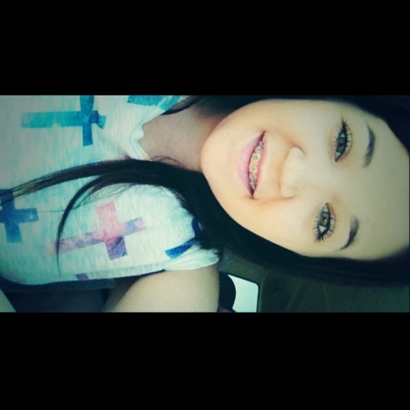 Profile Picture of Cassidy Craig (@cassidytailene) on Poshmark