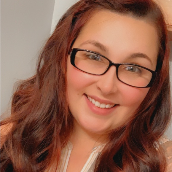 Profile Picture of Staci Pizer (@stacipie) on Poshmark