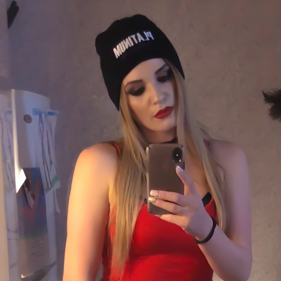 Profile Picture of Danielle Sherley (@bar0364) on Poshmark