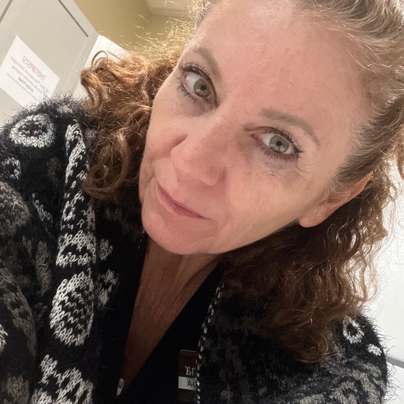 Profile Picture of Brenda Villarreal (@brendavillar564) on Poshmark