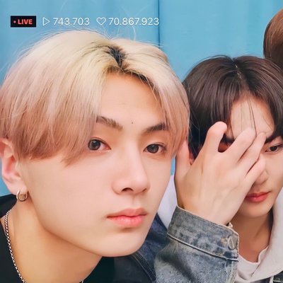 Profile Picture of Sari Loves Jay. ፨ (@heartbyjay) on Twitter