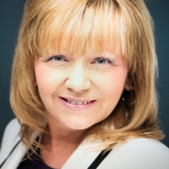 Profile Picture of Janet Osborne (@jso331) on Poshmark