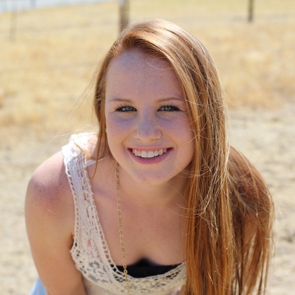 Profile Picture of Abby Frolli (@abbyfrolli) on Poshmark