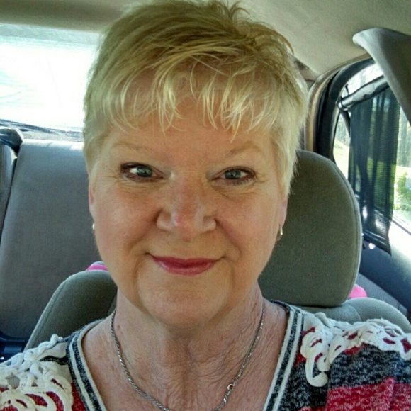 Profile Picture of Joellen Lampros (@jlampros) on Poshmark