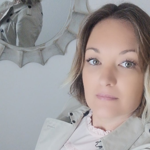 Profile Picture of Andrea Scherle (@amscherlecan) on Poshmark