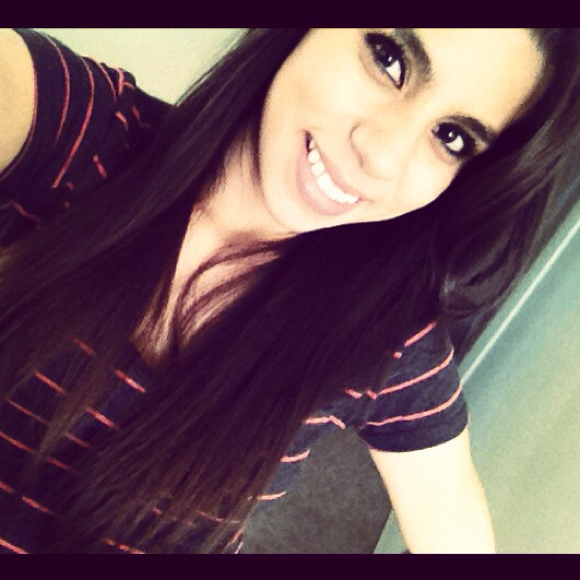Profile Picture of Myrna Perez (@myrnaxox) on Poshmark
