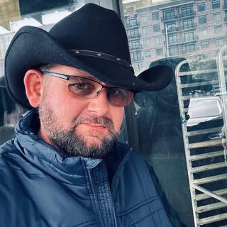 Profile Picture of Christopher Henning (@sirchrisofhenning) on Instagram
