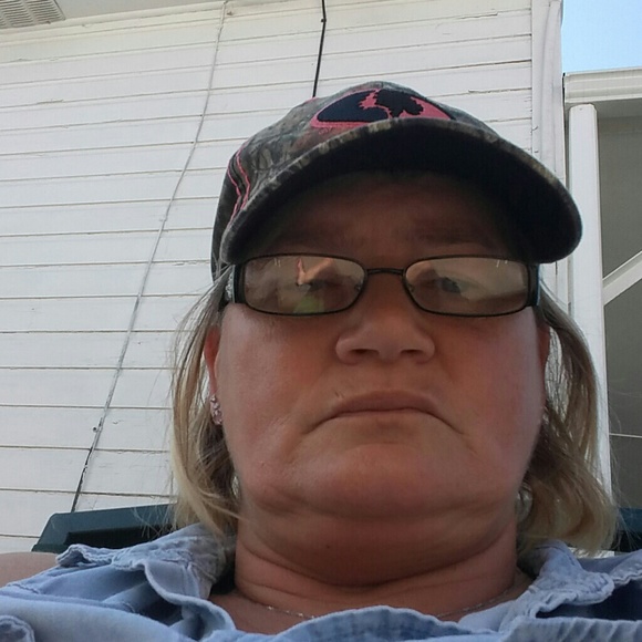 Profile Picture of Deedra Dowdle (@dee4492) on Poshmark