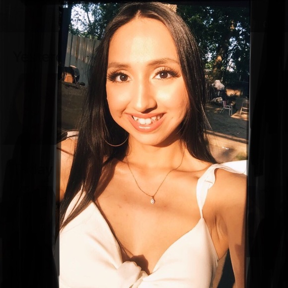 Profile Picture of Rosa Cerna (@cernarosa4) on Poshmark