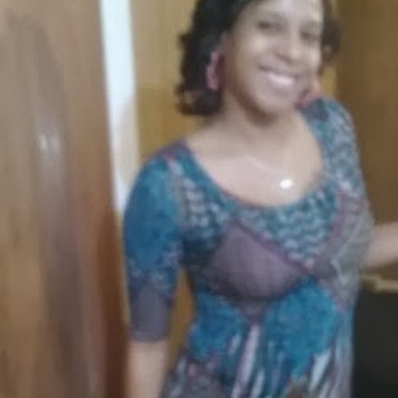 Profile Picture of Yolanda Miranda (@daddybeasy) on Poshmark