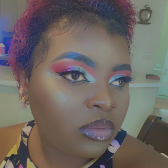 Vellar Mengwi - Poshmark Profile Picture of Vellar Mengwi (@vmengwi) on Poshmark