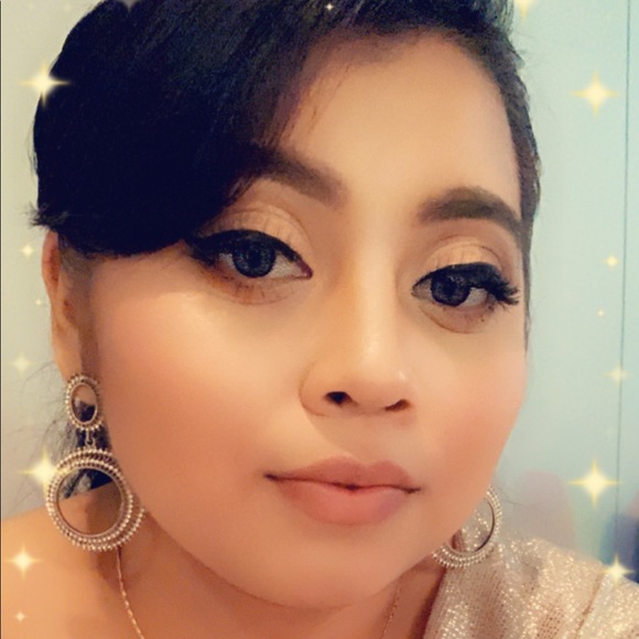 Profile Picture of Rosa Prieto (@rosaprieto614) on Poshmark