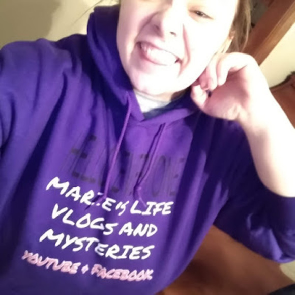 Henriette Emeline - Poshmark Profile Picture of Henriette Emeline (@hemeline) on Poshmark