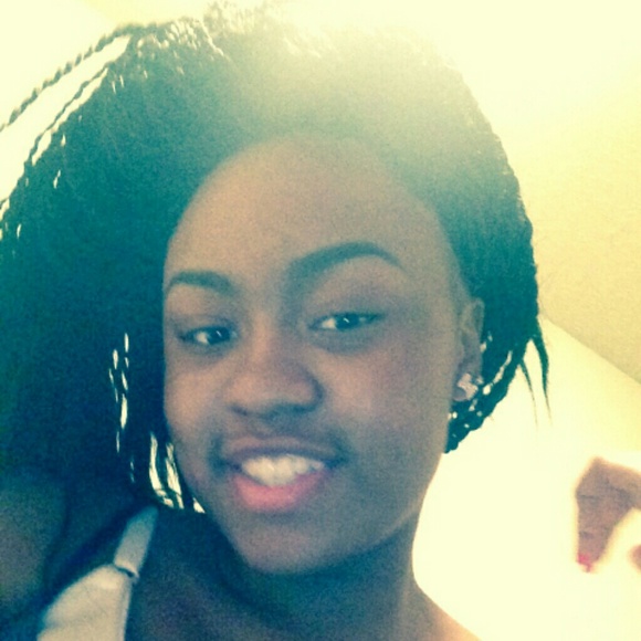 Profile Picture of Jasmine Bates (@poohbaby17) on Poshmark