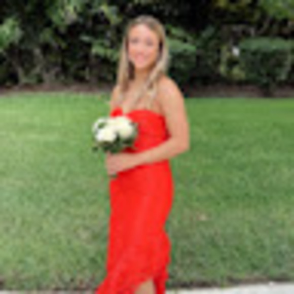 Profile Picture of Brianna Roca (@briroca23) on Poshmark