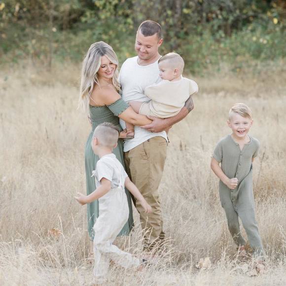 Profile Picture of Megan Mccrillis (@meganmccrillis) on Poshmark