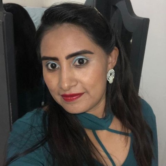 Profile Picture of Yolanda Lara (@yolandalara1217) on Poshmark