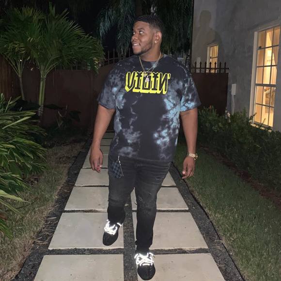 Profile Picture of Jeffrey Pierre (@jeffpiierre) on Poshmark