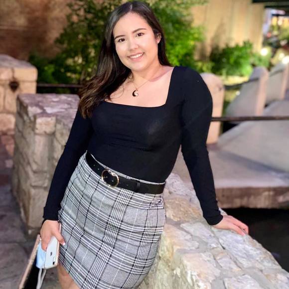 Profile Picture of Michelle Tiznado (@michelletiznado) on Poshmark