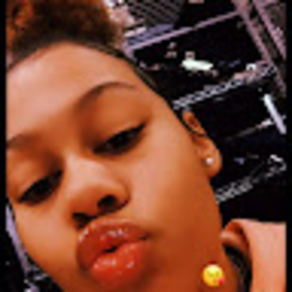 Profile Picture of Aaliyah Andrews (@therealnylah215) on Poshmark