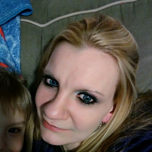 Profile Picture of April Mattiello (@april_mae83) on Poshmark