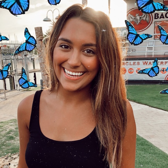 Profile Picture of Carley Cates (@carleycates) on Poshmark