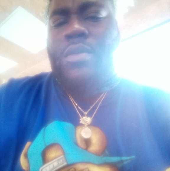 Profile Picture of Christopher Goldsmith (@2t0maxx) on Poshmark