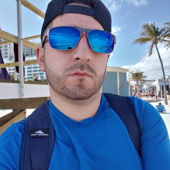 Profile Picture of Emilio Ortiz velez (@nyortiz11) on Poshmark