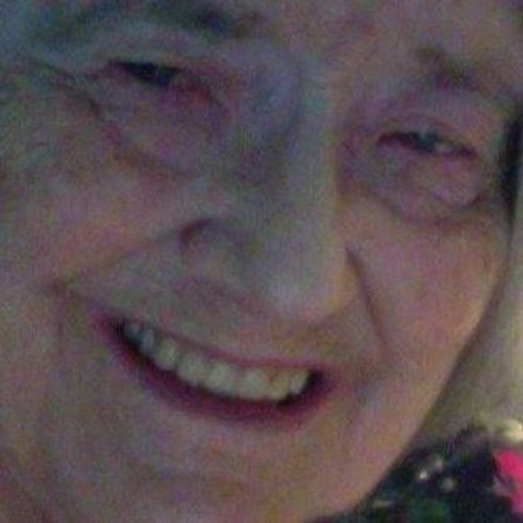 Profile Picture of Clara Hartinger (@clarhart) on Poshmark