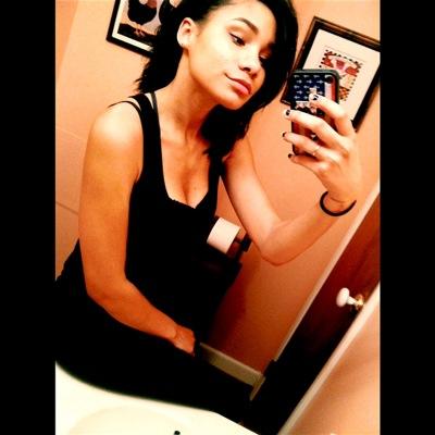 Profile Picture of Julia Fitch (@awgphoenixx) on Twitter