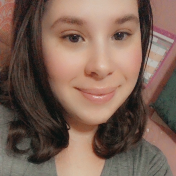 Profile Picture of Kimberly Angeloff (@kittyangel31) on Poshmark