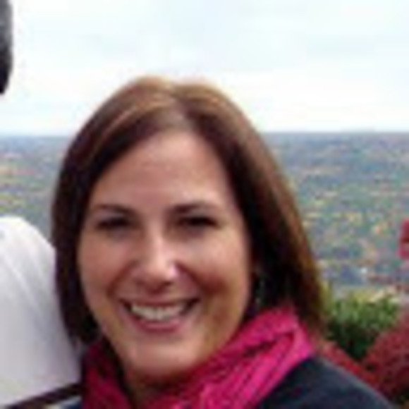 Profile Picture of Jennifer Mosher (@jennifermosh662) on Poshmark