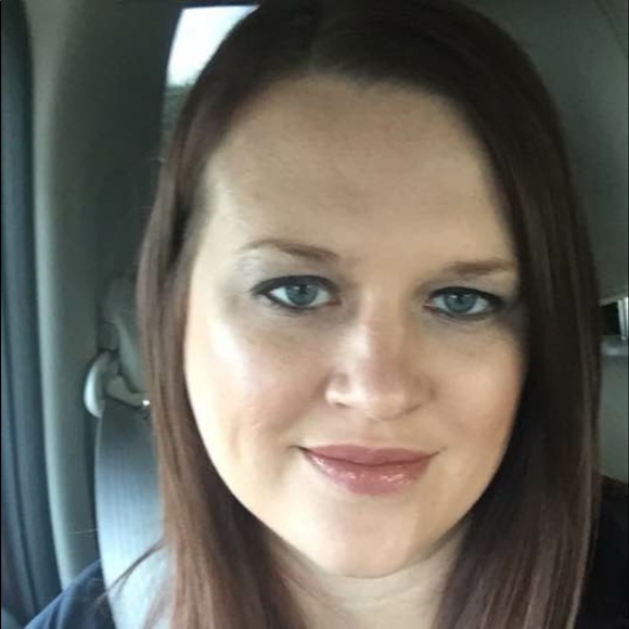 Profile Picture of Heather Hohlfeld (@hhohlfeld) on Poshmark