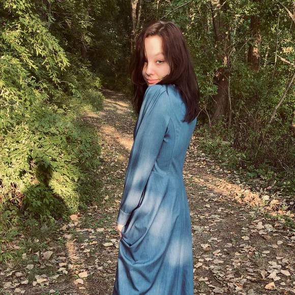 Profile Picture of Anastasia Vlasova (@a76180) on Poshmark