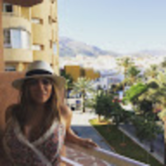 Profile Picture of Alexandra Nassar (@alexandranas843) on Poshmark