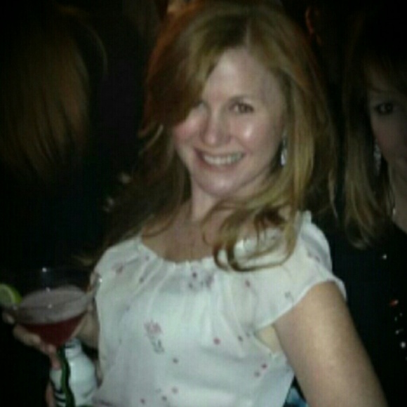 Profile Picture of Kelly Worsnick (@kellabella71) on Poshmark