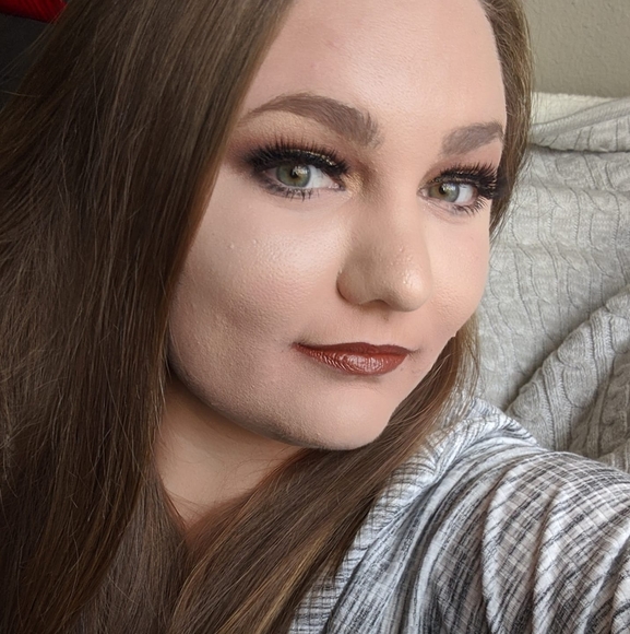 Profile Picture of Cassandra Stiesi (@tigerlily101296) on Poshmark