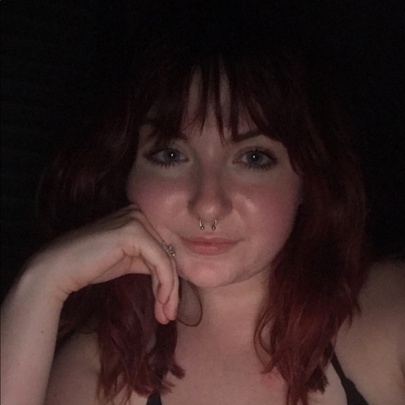 Profile Picture of Emma Hadaway (@ehadaway24) on Poshmark