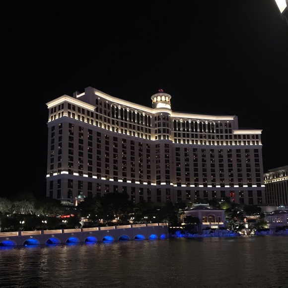 Shawna Crews - Poshmark Profile Picture of Shawna Crews (@slcrews1) on Poshmark