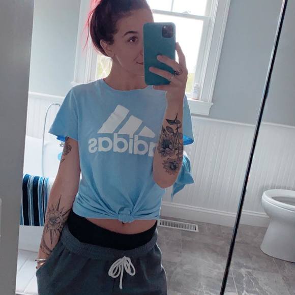 Profile Picture of Elyse Aballo (@elyse13aballo) on Poshmark