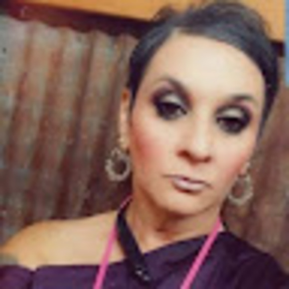 Profile Picture of Jeanette Acuña (@kissaduck0987) on Poshmark