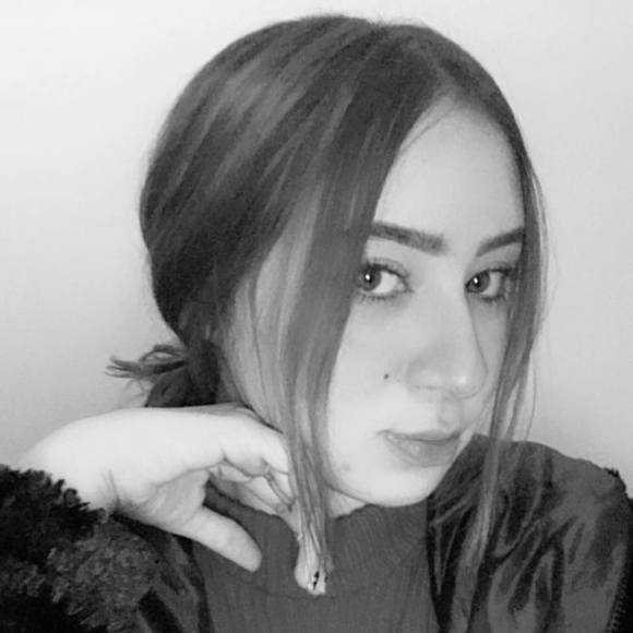 Profile Picture of Valeria Bugarin (@valeriabugarin) on Poshmark