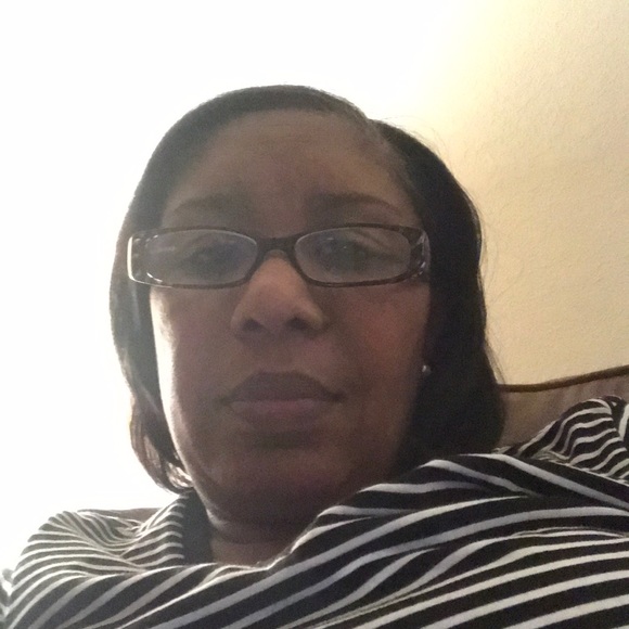 Profile Picture of Sharon Mattison (@srmattison) on Poshmark