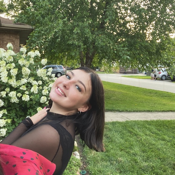 Profile Picture of Brianna Lester (@briannashea03) on Poshmark