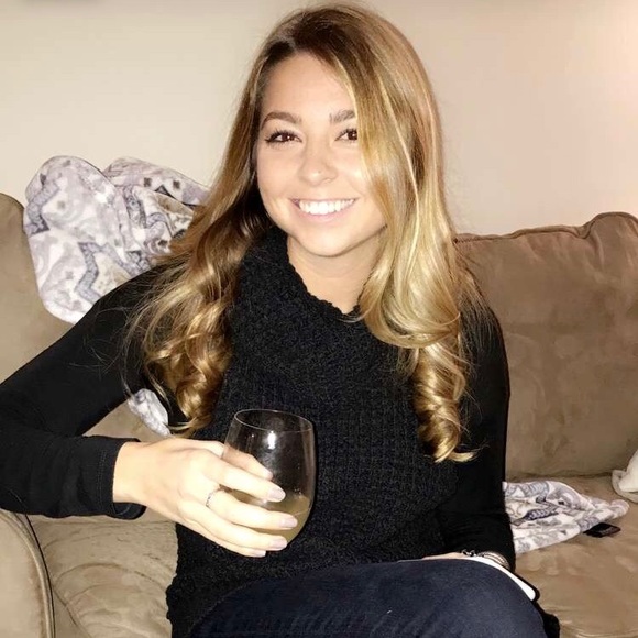 Profile Picture of Catherine Crotty (@ccrotty95) on Poshmark