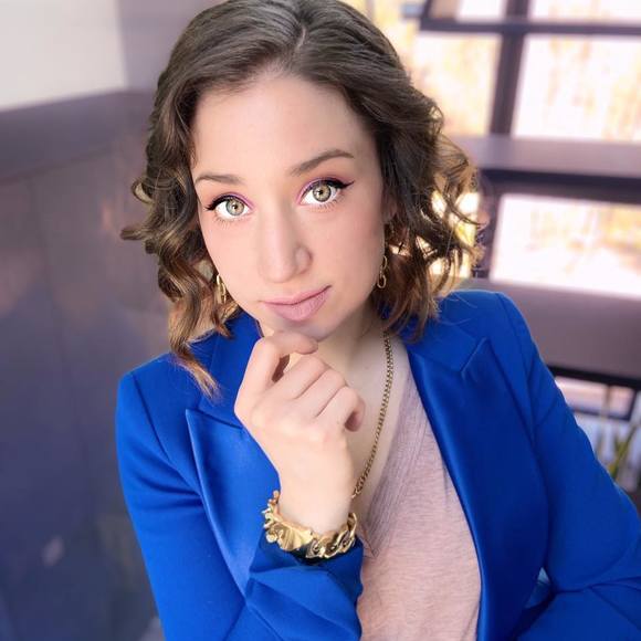 Profile Picture of Celina Difelice (@celina_difelice) on Poshmark