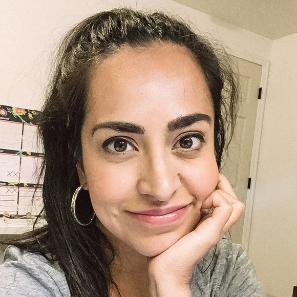 Profile Picture of Jessica Bright (@cleozam) on Poshmark