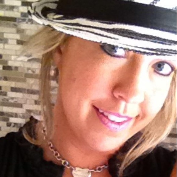 Profile Picture of Shelly Grantham (@shelly1452) on Poshmark