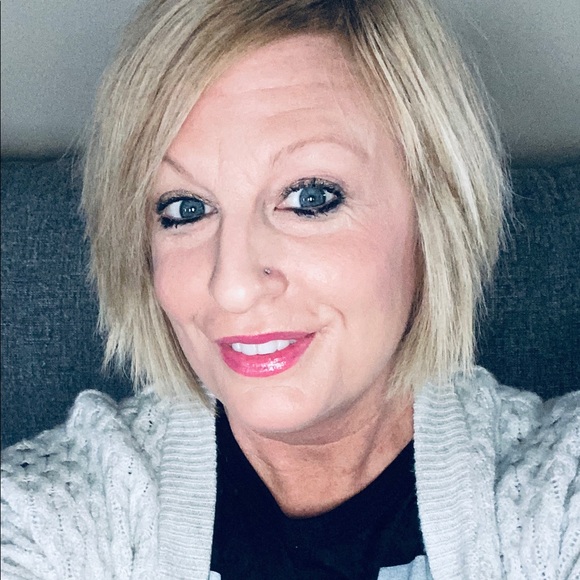 Profile Picture of Michelle Mcguire (@mcguirerae71) on Poshmark